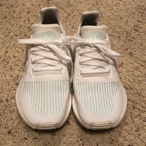Adidas Swift Run sneakers in white & blue